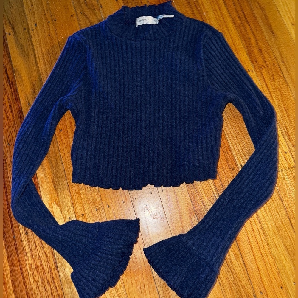 Navy crop top